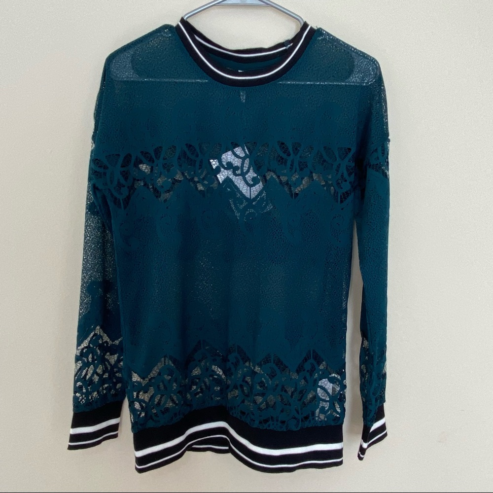NWOT Fabletics Sophie Green Lace Top - Picture 3 of 6